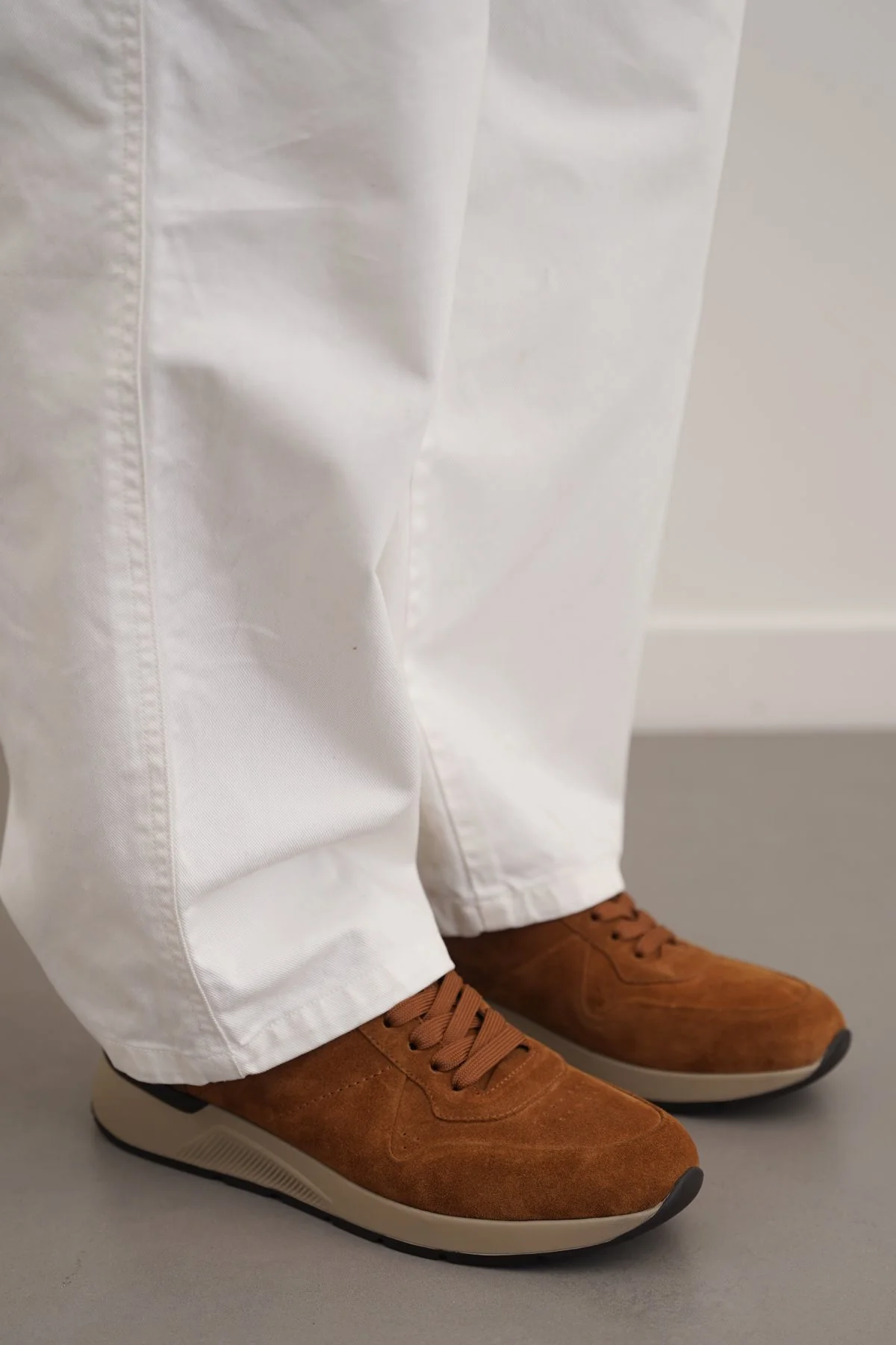 LACE-UP LEATHER SNEAKERS